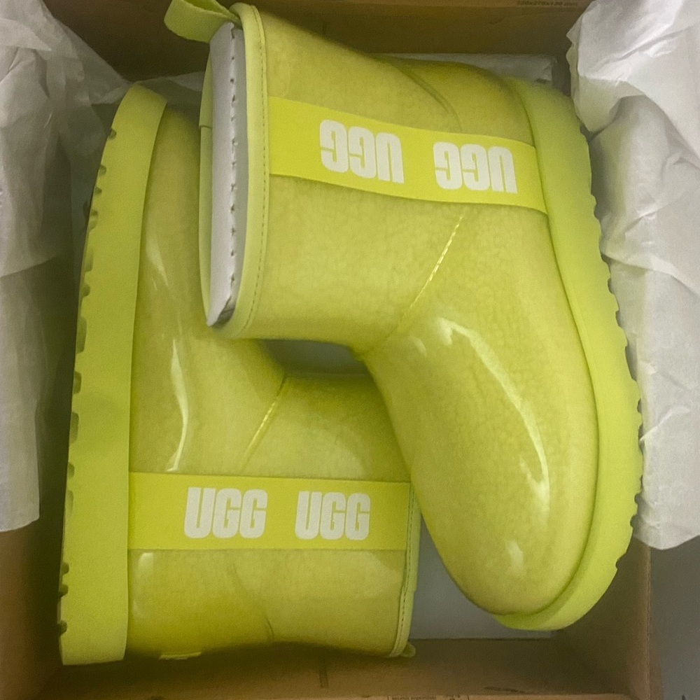 Clear ugg boot - Picture 3 of 3
